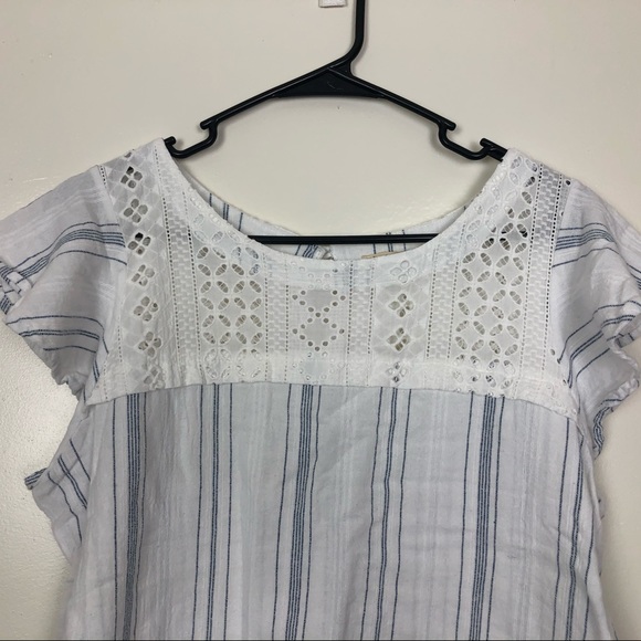 ✨Lily White Stripe Pattern Top✨ - Picture 2 of 6